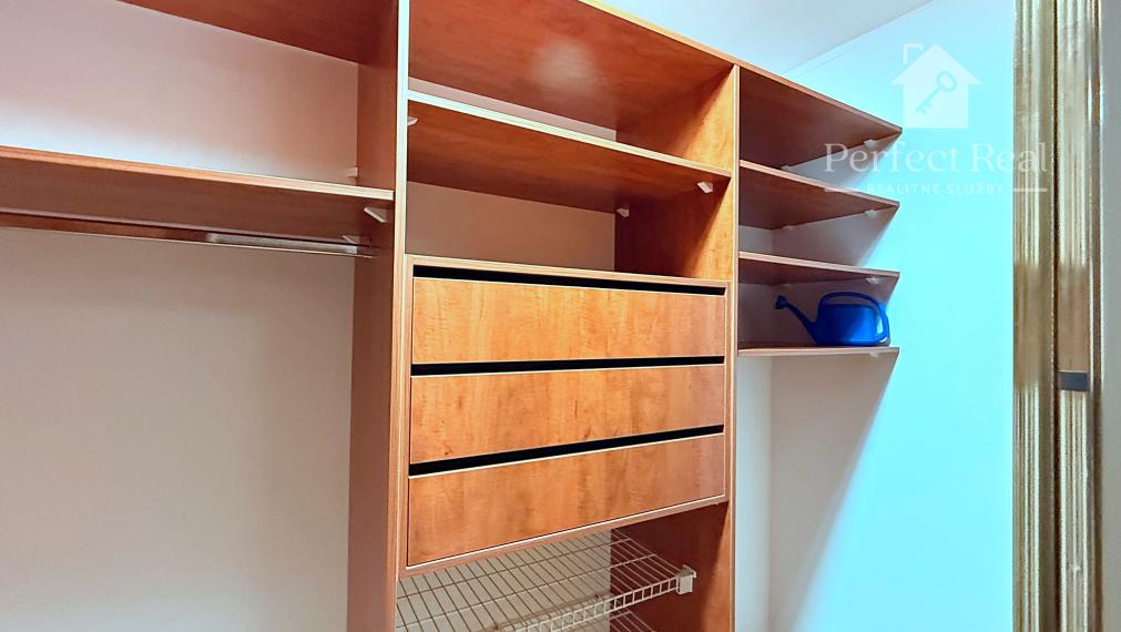 Prenájom 4izbový byt - pri BRITISH school, parkovanie  v garáži