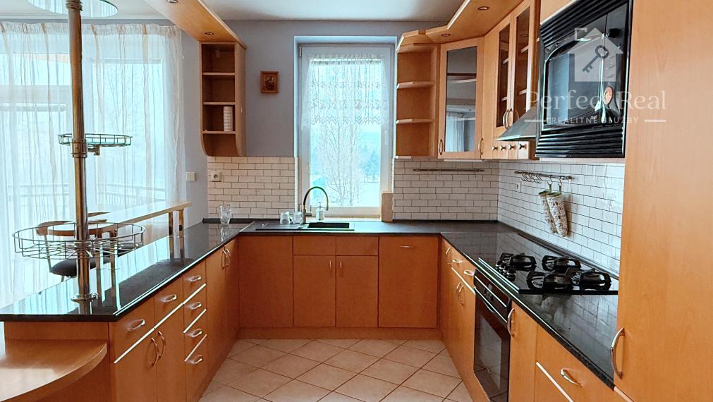 Prenájom 4izbový byt - pri BRITISH school, parkovanie  v garáži