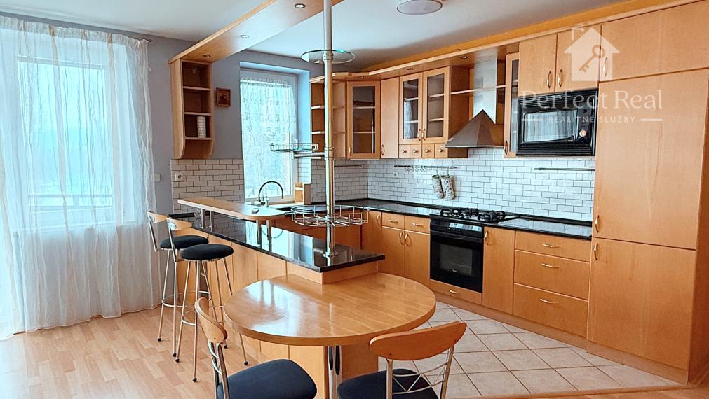 Prenájom 4izbový byt - pri BRITISH school, parkovanie  v garáži