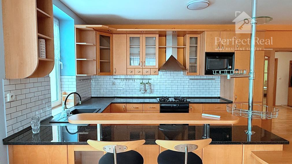 Prenájom 4izbový byt - pri BRITISH school, parkovanie  v garáži