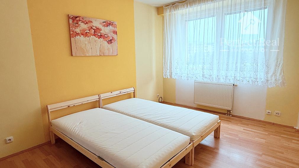 Prenájom 4izbový byt - pri BRITISH school, parkovanie  v garáži