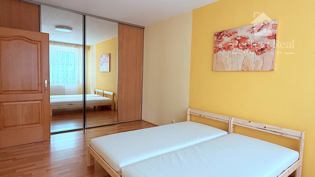 Prenájom 4izbový byt - pri BRITISH school, parkovanie  v garáži