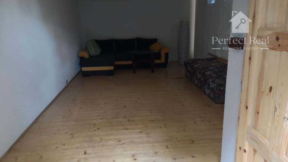 Na predaj 2. podlažná chata s 917m2 záhradou v nádhernej lokalite Modra- Ohňavy.