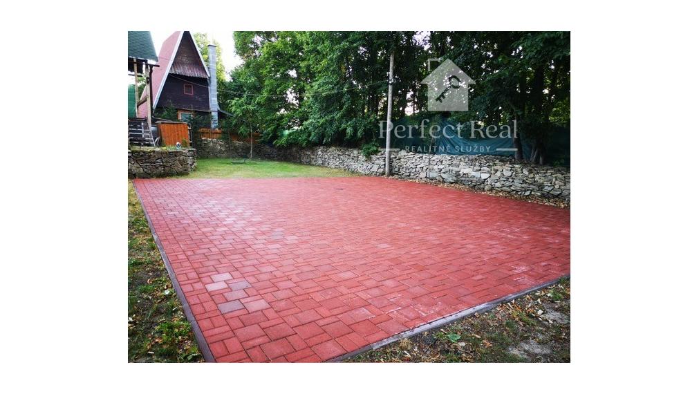 Na predaj 2. podlažná chata s 917m2 záhradou v nádhernej lokalite Modra- Ohňavy.