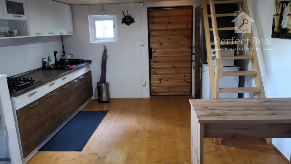 Na predaj 2. podlažná chata s 917m2 záhradou v nádhernej lokalite Modra- Ohňavy.