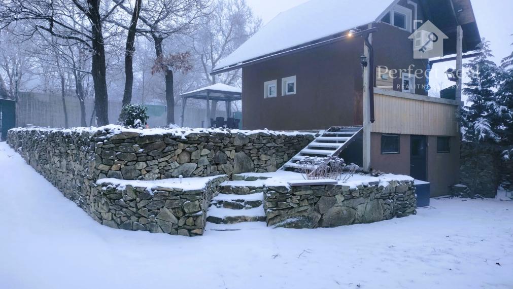 Na prenájom 2. podlažná chata s 917m2 záhradou v nádhernej lokalite Modra- Ohňavy.