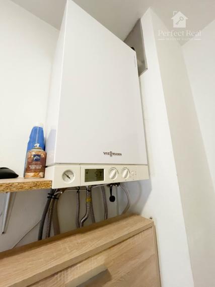 Priestranný 2-izbový byt s veľkým balkónom – obec Vrakúň