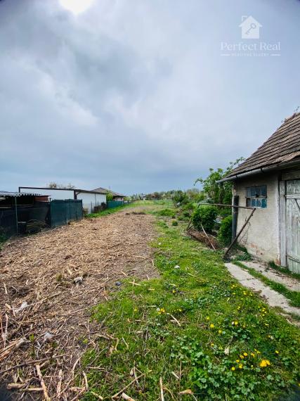 28á Stavebný pozemok so starším rodinným domom v Gabčíkove + 8á