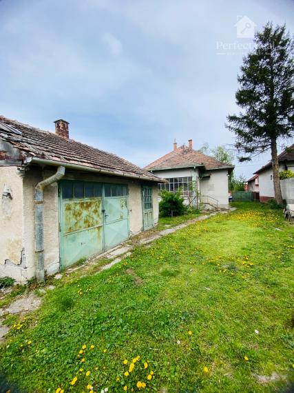 28á Stavebný pozemok so starším rodinným domom v Gabčíkove + 8á