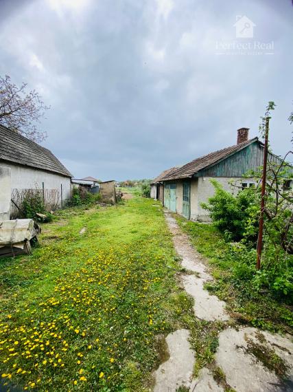 28á Stavebný pozemok so starším rodinným domom v Gabčíkove + 8á