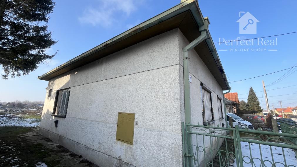 Starší rodinný dom v Gabčíkove na veľkom pozemku