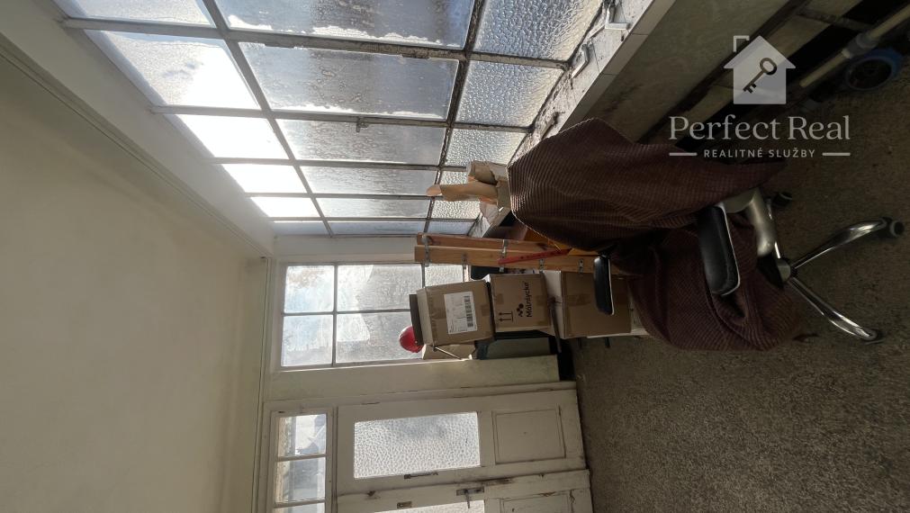 Starší rodinný dom v Gabčíkove na veľkom pozemku