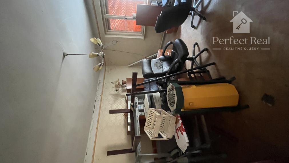 Starší rodinný dom v Gabčíkove na veľkom pozemku