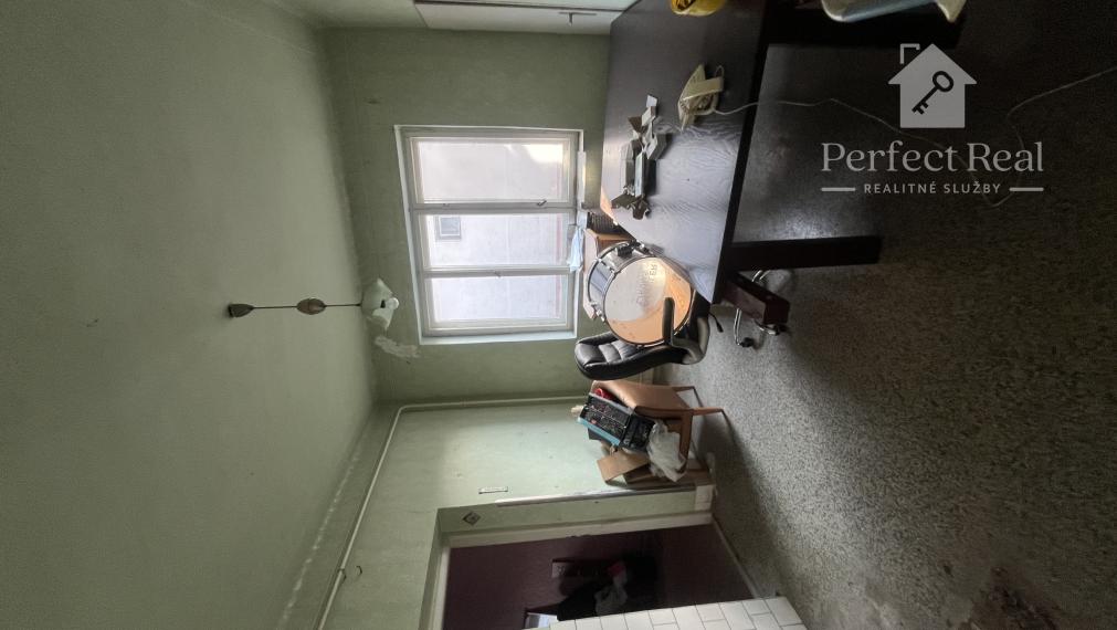 Starší rodinný dom v Gabčíkove na veľkom pozemku