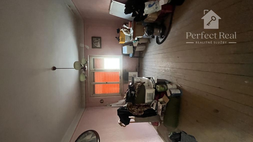 Starší rodinný dom v Gabčíkove na veľkom pozemku