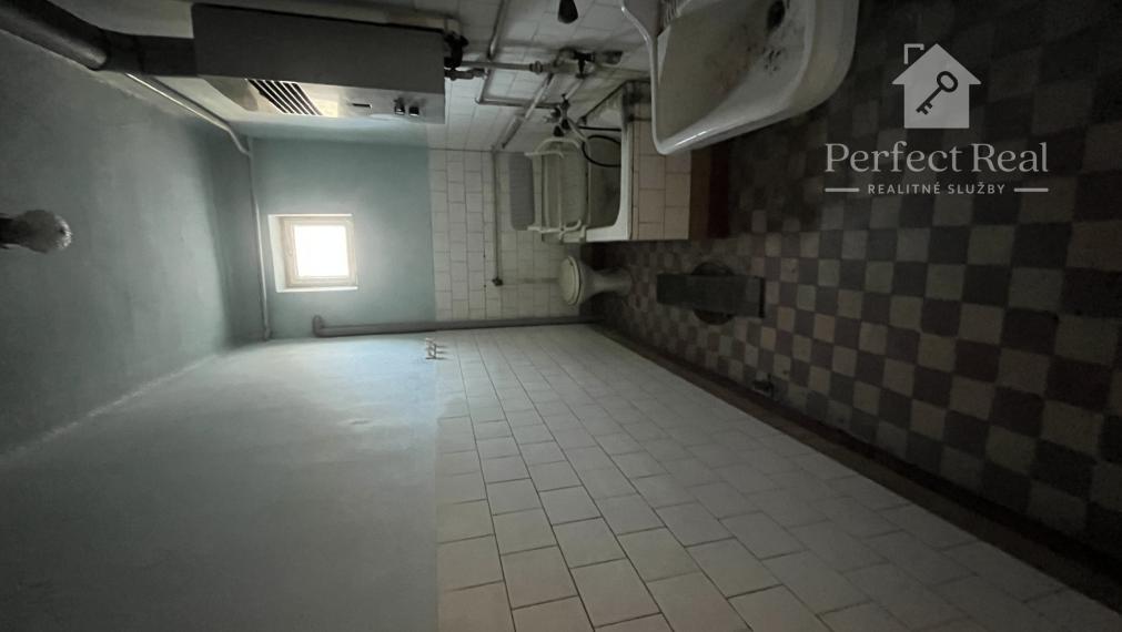 Starší rodinný dom v Gabčíkove na veľkom pozemku