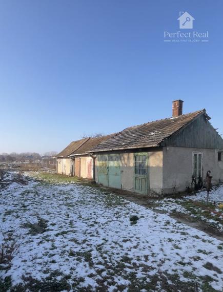 Starší rodinný dom v Gabčíkove na veľkom pozemku