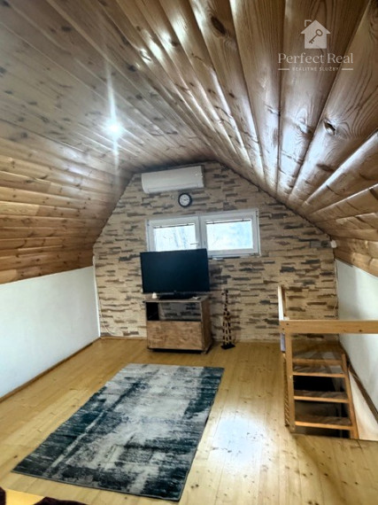 Na predaj 2. podlažná chata s 917m2 záhradou v nádhernej lokalite Modra- Ohňavy.