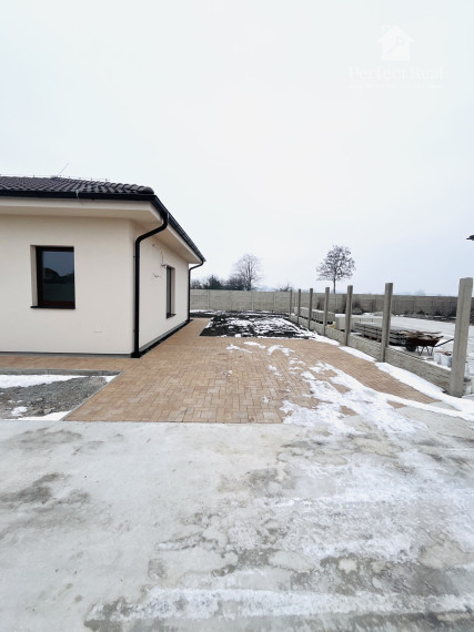 3izbový dom s parkovaním a terasou v obci Padáň