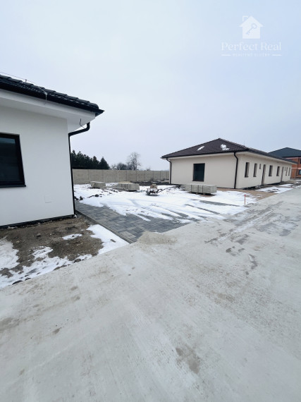 3izbový dom s parkovaním a terasou v obci Padáň