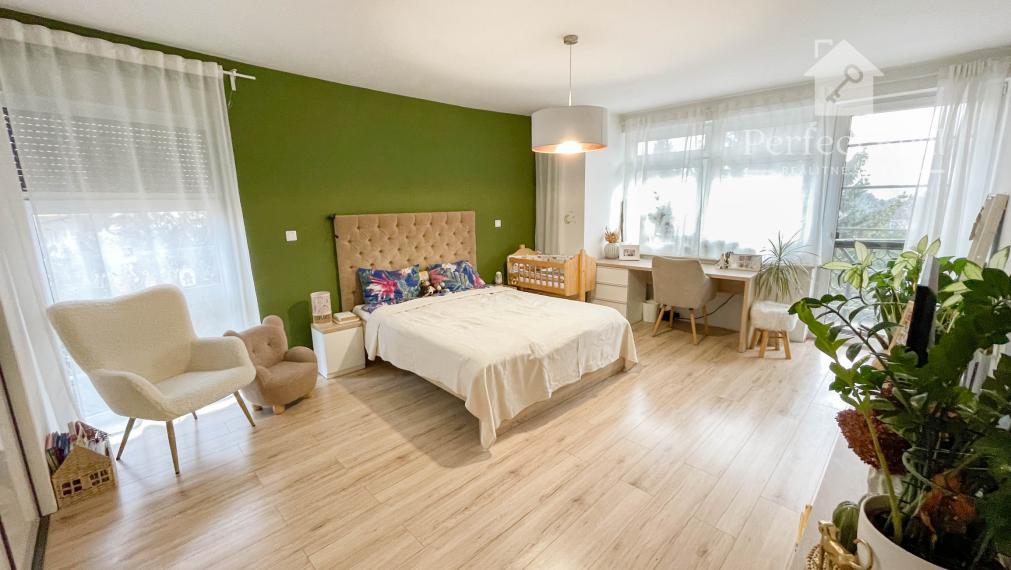 Luxusný, priestranný 6 izbový rodinný dom s wellness, bazénom a veľkým pozemkom – Zlaté Klasy