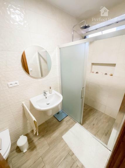 Luxusný, priestranný 6 izbový rodinný dom s wellness, bazénom a veľkým pozemkom – Zlaté Klasy