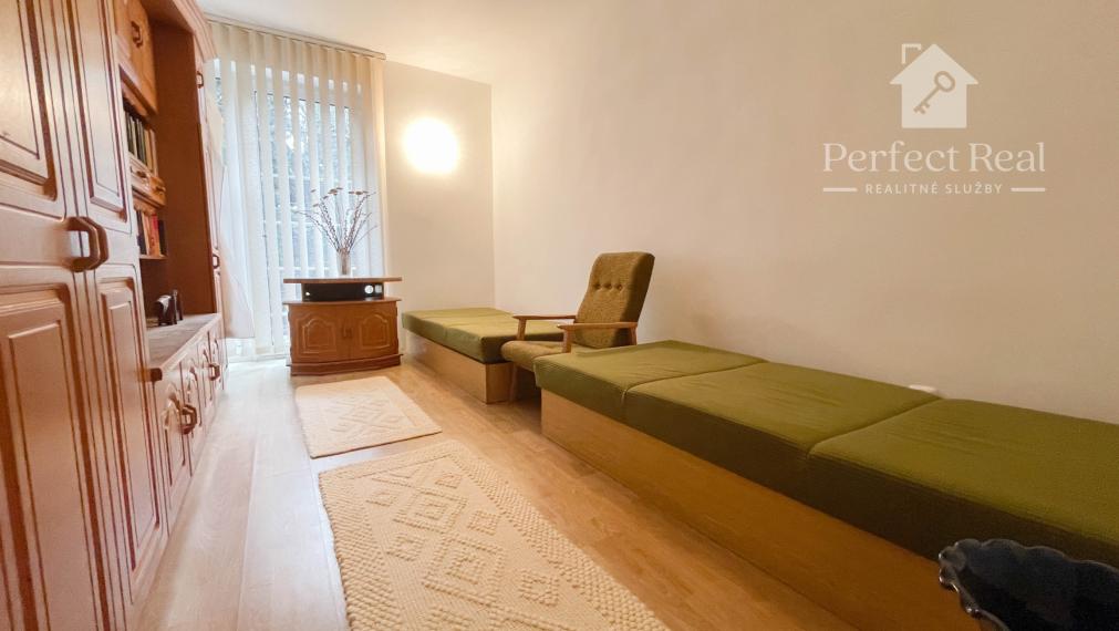 Luxusný, priestranný 6 izbový rodinný dom s wellness, bazénom a veľkým pozemkom – Zlaté Klasy