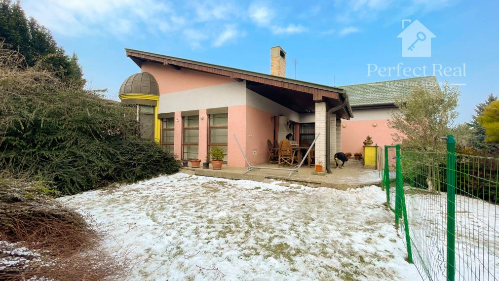 Luxusný, priestranný 6 izbový rodinný dom s wellness, bazénom a veľkým pozemkom – Zlaté Klasy