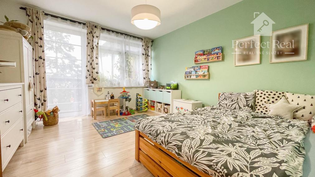 Luxusný, priestranný 6 izbový rodinný dom s wellness, bazénom a veľkým pozemkom – Zlaté Klasy