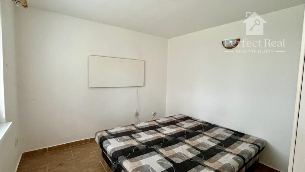 Malý rodinný dom s pozemkom v dobrej lokalite, v obci Kvetoslavov