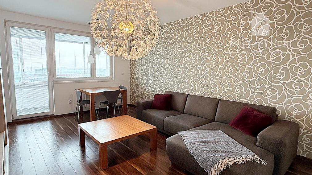 Prenájom dvojgarsónka DELUXE  s balkónom a klimatizáciou