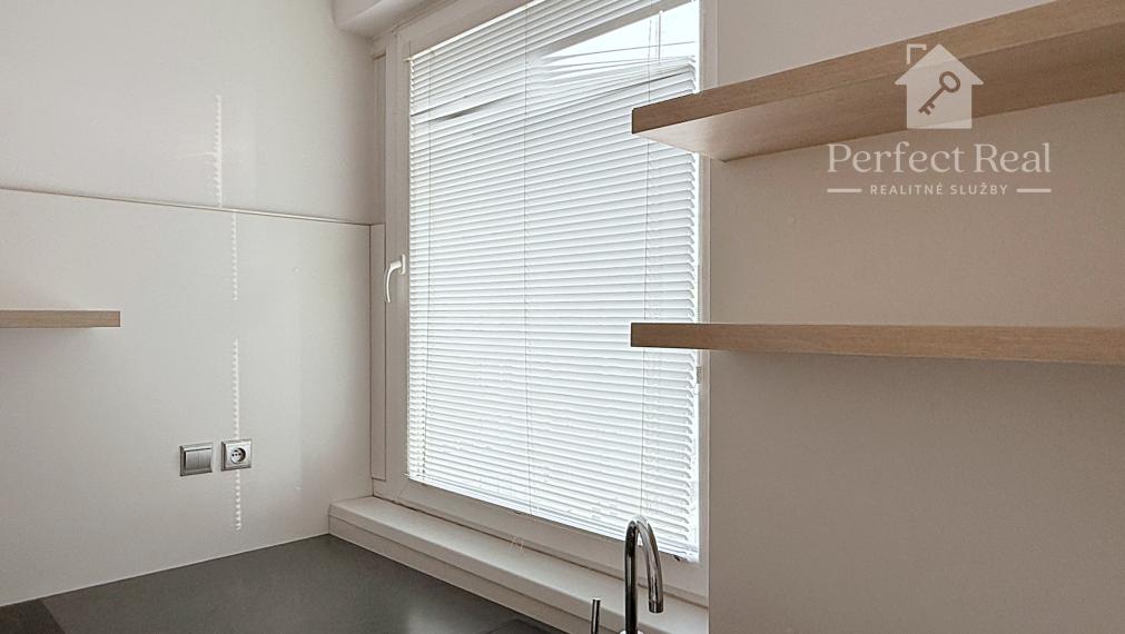 Prenájom dvojgarsónka DELUXE  s balkónom a klimatizáciou