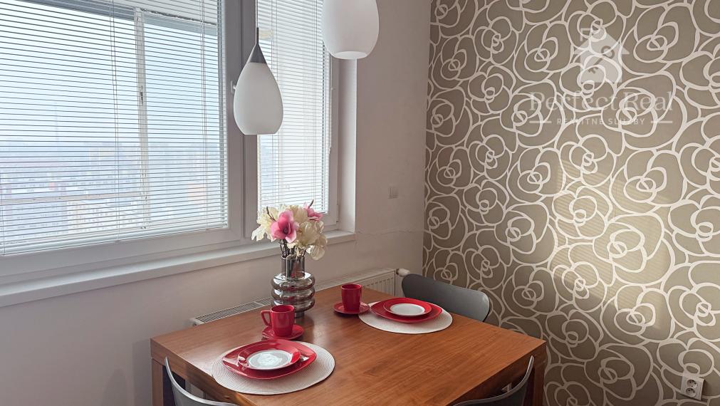 Prenájom dvojgarsónka DELUXE  s balkónom a klimatizáciou