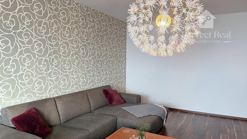 Prenájom dvojgarsónka DELUXE  s balkónom a klimatizáciou