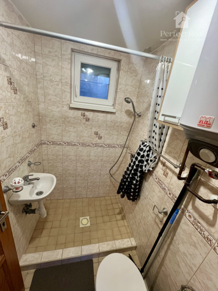 Malý rodinný dom s pozemkom v dobrej lokalite, v obci Kvetoslavov- Malý domček za cenu bytu