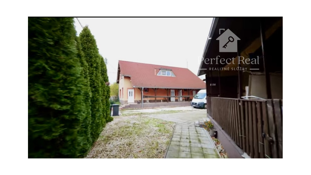 PODNIKANIE  Veľký Meder -  2 domy, 2 pozemky, 12 apartmánov