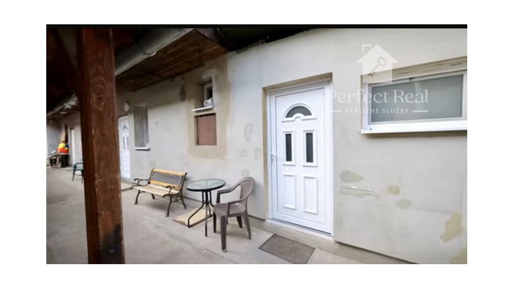 PODNIKANIE  Veľký Meder -  2 domy, 2 pozemky, 12 apartmánov