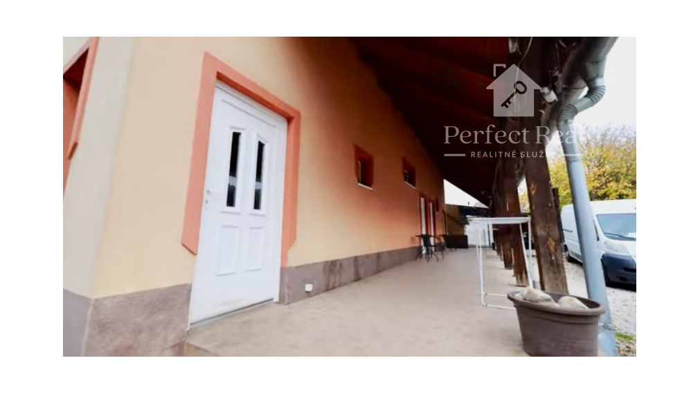 PODNIKANIE  Veľký Meder -  2 domy, 2 pozemky, 12 apartmánov