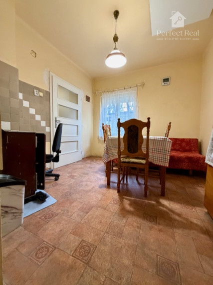 Dom s pozemkom o rozlohe 4136 m2, pri lesíku, Dolný Bar