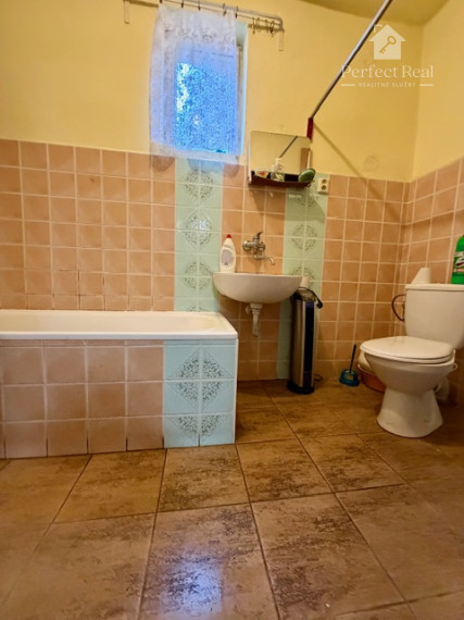 Dom s pozemkom o rozlohe 4136 m2, pri lesíku, Dolný Bar