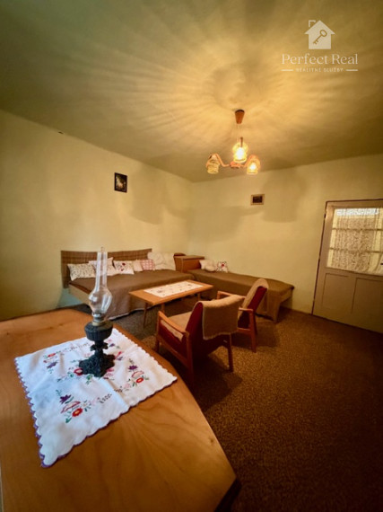 Pozemok o rozlohe 4136 m2 so starším domom  pri lesíku,