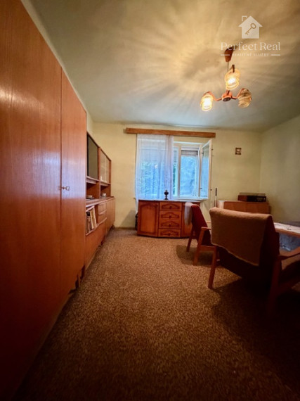 Pozemok o rozlohe 4136 m2 so starším domom  pri lesíku,