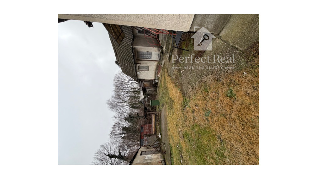 Pozemok o rozlohe 4136 m2 so starším domom  pri lesíku,