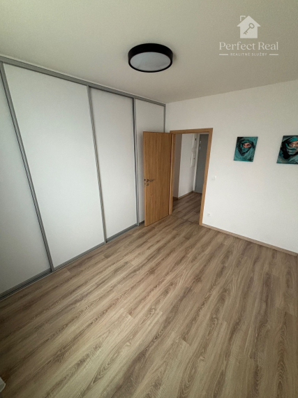 Prenájom 3izbový byt v novostavbe s balkónom a parkovaním