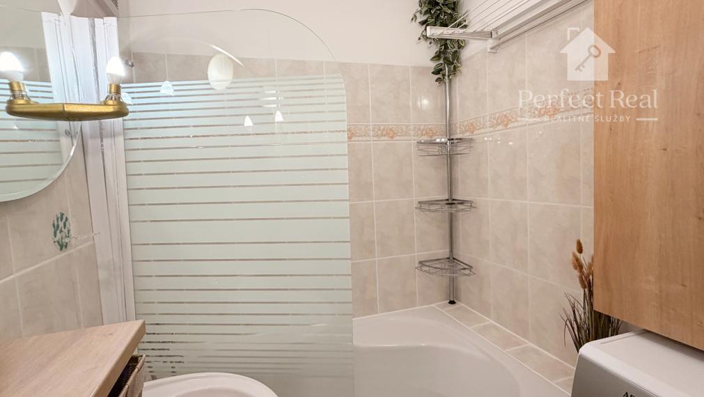 Predaj zariadený 3izbový byt s balkónom Petržalka - Lúky