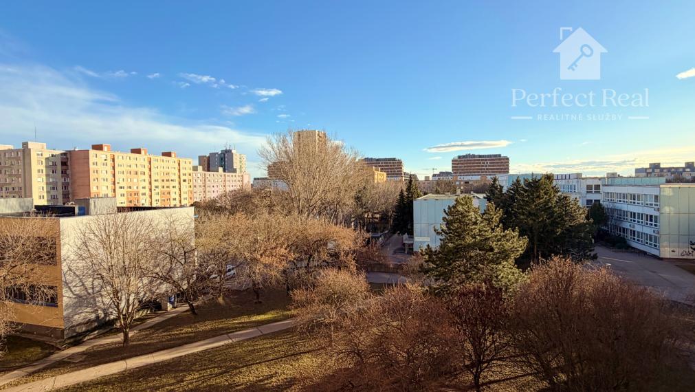 Predaj zariadený 3izbový byt s balkónom Petržalka - Lúky