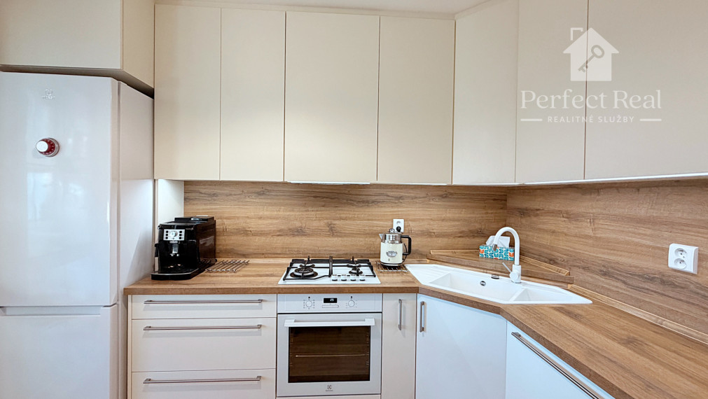 REZERVOVANÉ! Predaj zariadený 3izbový byt s balkónom Petržalka - Lúky