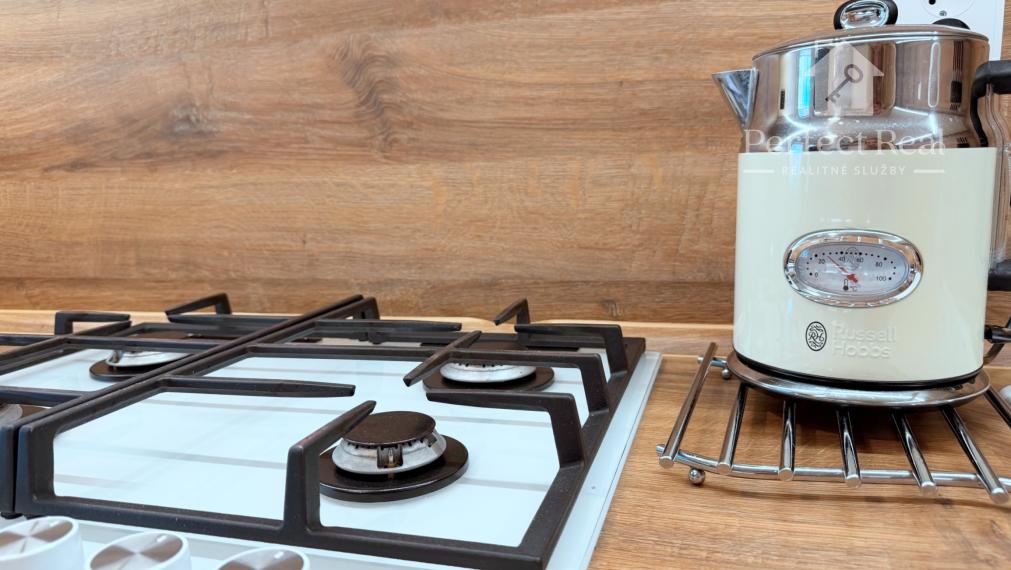 Predaj zariadený 3izbový byt s balkónom Petržalka - Lúky