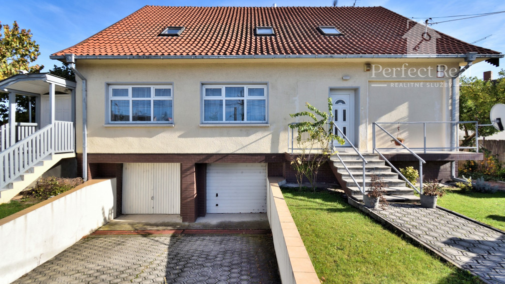 4 izbový byt + 3 izbový byt, 2 garáže, záhrada, bazén, DS