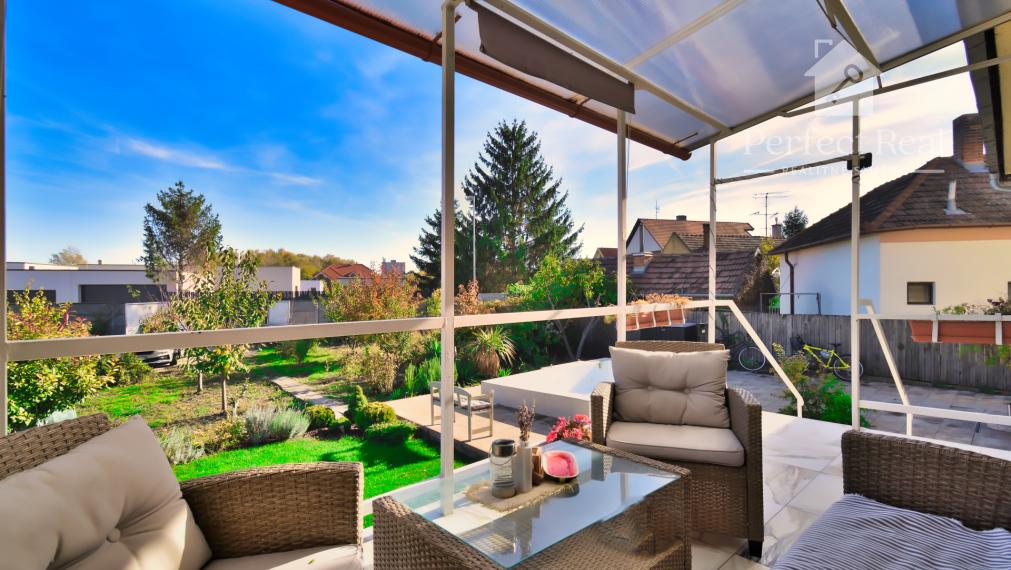 4 izbový byt + 3 izbový byt, 2 garáže, záhrada, bazén, DS